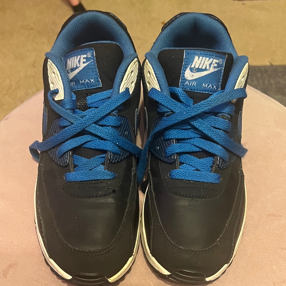 Nike Men's Black and Blue Athletic Sneakers